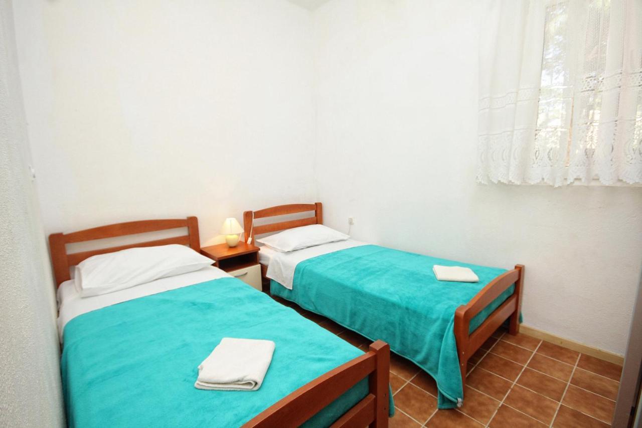 Family Friendly Seaside Apartments Vlasici, Pag - 4319 Esterno foto
