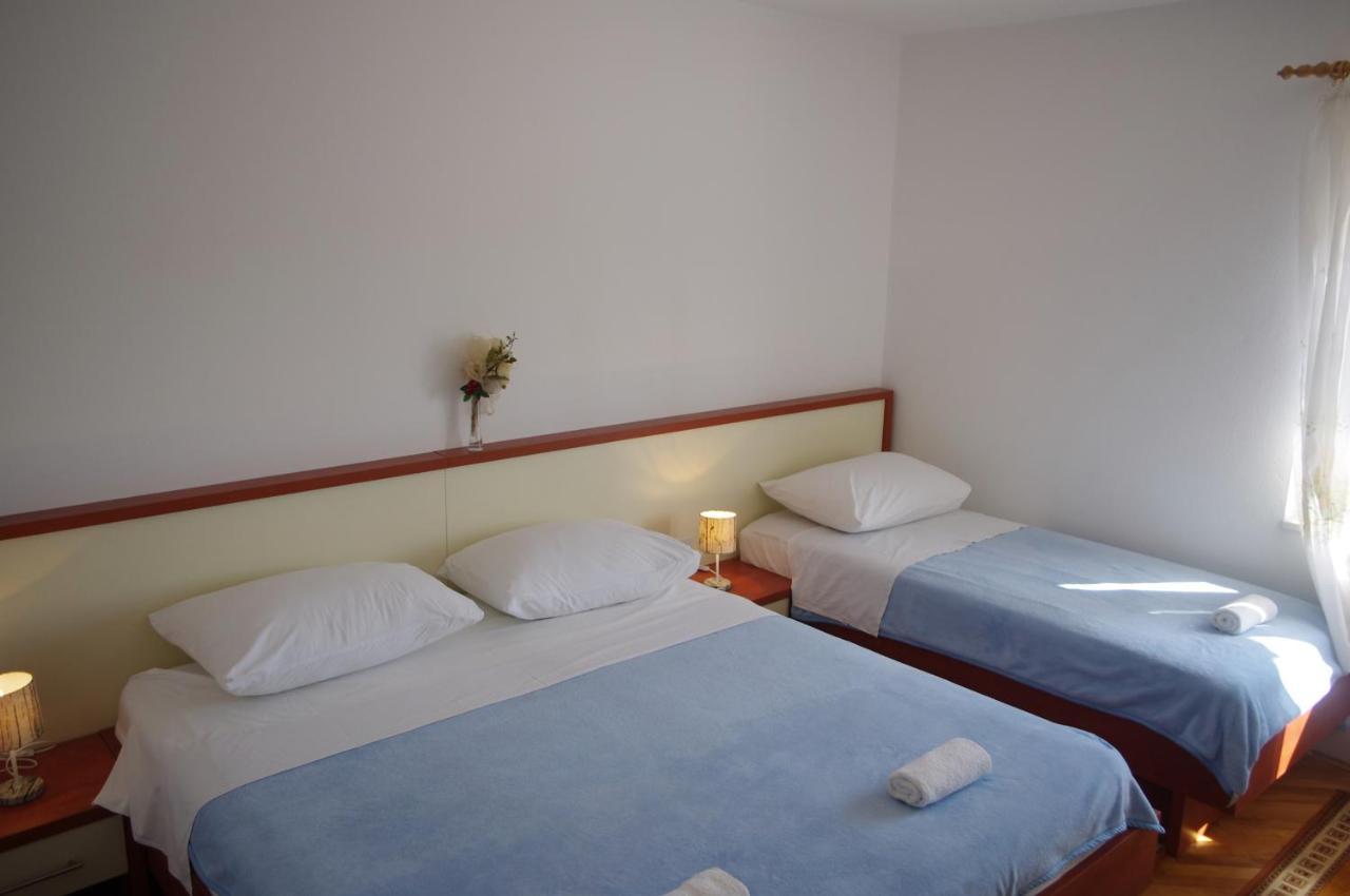 Family Friendly Seaside Apartments Vlasici, Pag - 4319 Esterno foto
